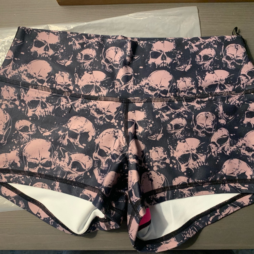 BRAND NEW Peachy Athletics 2” Shorts, Size XS